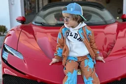 Ha 3 anni e guida una Ferrari SF-90 Stradale: il VIDEO incredibile