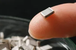 Oltre il Litio: le batterie allo Stato Solido sono la "Singolarità" che l'auto elettrica sta aspettando?