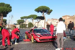 Pitstop per aiutare Amatrice a bordo della Ferrari 458 Italia