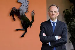 Ferrari: ok elettrico ma lunga vita a V8 e V12