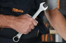 Chiavi inglesi e dinamometriche: quali scegliere per auto e moto