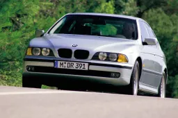 Festeggia un milione di chilometri con la BMW Serie 5 E39, ma il regalo non è quello che ti aspetti