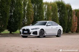 BMW i4 eDrive 40: prezzo, prova su strada, interni, autonomia