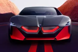 Quattro motori da un megawatt: BMW lavora all'elettrica da 1.360 CV