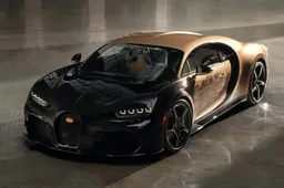 Ci mancava la Bugatti d’oro: ecco quanto vale