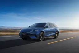 BYD SEAL 6 DM-i: la super ibrida che percorre 1.500 km senza fermarsi