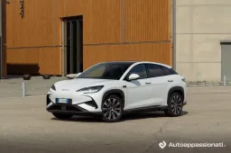 BYD nella top 20 del mercato italiano a luglio 2025: crescita inarrestabile trainata da ibridi plug-in ed elettrici