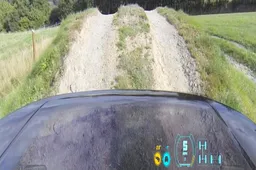 Land Rover e la tecnologia che rende l'auto "virtualmente invisibile"