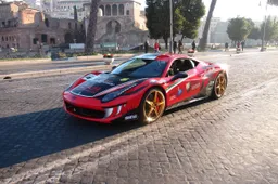 Pit-stop Ferrari all’ombra del Colosseo
