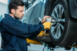 Perché è importante cambiare gli pneumatici al momento giusto?