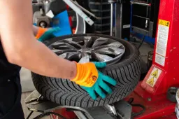 Cambio gomme: ecco perché aspettare fino al 15 maggio può costarti caro