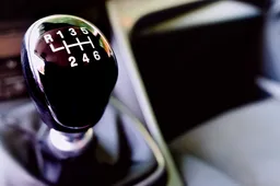 Perché il cambio manuale è sempre più costoso da sviluppare?