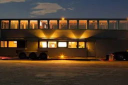 Will Smith possiede un camper da 2,5 milioni di dollari che è una villa viaggiante [VIDEO]