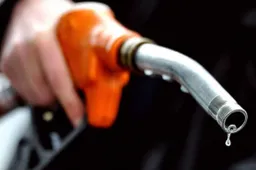 Elettrico a tutti i costi? In Olanda chiudono i distributori di benzina