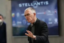 Tavares: “elettrico costa tanto e i cinesi sono avanti. Persi 9 mesi di incentivi”