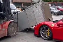 Quando una Ferrari incontra un forno: il disastro è servito [VIDEO]