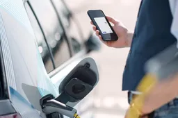 Ricarica auto elettrica: 9 italiani su 10 vogliono pagare con carta di credito