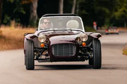 Caterham Super Seven 600 e 2000: motori, foto, prezzi e disponibilità