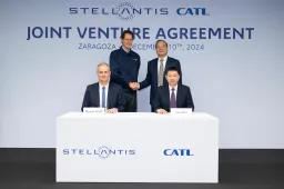 Stellantis: maxi investimento per la produzione di batterie fuori dall'Italia