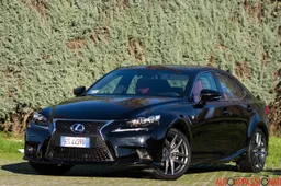 Test – Lexus IS 300h