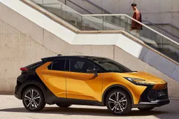 Toyota C-HR 2023: prezzo, interni, quando esce, ibrido
