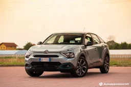Citroen e-C4: prova su strada, autonomia, interni e prezzi