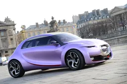 Citroen Revolte: glamour, trasgressiva e "ad alto voltaggio"