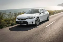 Nuova Honda Civic e:HEV 2026: design audace, prestazioni ibride e tecnologia da record