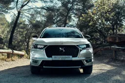 DS 7 Crossback E-Tense: Il SUV francese si fa ibrido