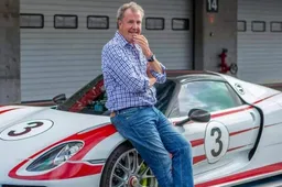 Jeremy Clarkson contro le auto elettriche: “sono pericolose”