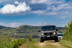 A bordo di Classe G 500 nel cuore del Barolo: l’esperienza GOT tra vino, storia e leggenda