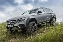 Classe E All-Terrain 4x4^2: la Mercedes-Benz sfida le leggi della fisica