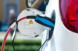 Auto ibride ed elettriche: è l’anno zero per il green. Ecco cosa dice lo studio di AutoScout24