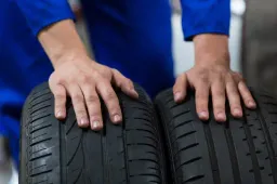 Come distinguere pneumatici invernali da estivi (simboli e codici)