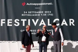 Beppe Gianoglio riceve il premio “La Bella Macchina Award” di Concorso Italiano durante di Festival Car