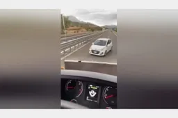 Contromano in autostrada: tempestivo l'aiuto del camionista [VIDEO]