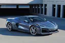 Corvette E-Ray: l’americana debutta anche in versione ibrida