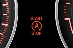 “Tutti lo odiano”: Trump dichiara guerra al sistema che fa risparmiare carburante