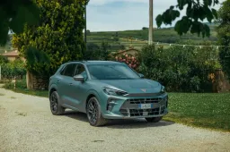 Prova in anteprima Cupra Terramar e-Hybrid: l'ibrido plug-in non fa rimpiangere il Diesel, anzi