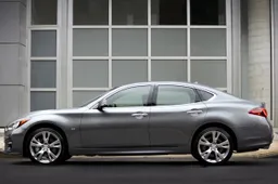 Infiniti Q70: informazioni ufficiali
