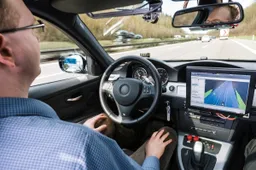 Bosch: piccoli passi verso l’auto che si guida da sola