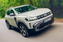 Dacia Duster MY26: aperti gli ordini per le nuove versioni ibride