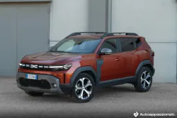 Prova su strada Dacia Duster Hybrid: ideale in città, ma non solo, ama la guida rilassata