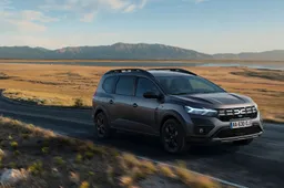 Dacia Jogger Hybrid 140: nel 2023 la familiare diventa ibrida