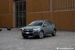 Dacia Sandero TCe 110: prezzo, consumi, interni, prova su strada