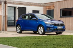 Dacia Sandero 1.0 TCe 90: dimensioni, interni, prezzi, prova su strada