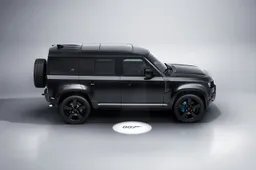 Land Rover Defender V8 Bond Edition: pronta per il lancio di "No time to die"