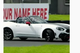 A scuola di derapate con Clarkson e Hammond [VIDEO]