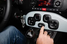 Finestrini aperti o aria condizionata: quale consuma di più?