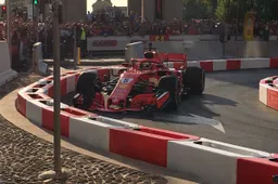 Vettel a muro con la SF71H al F1 Milan Festival